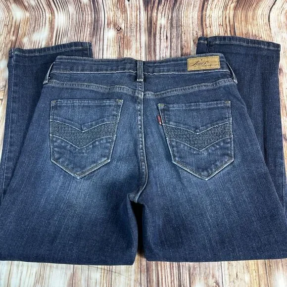 Levi's DEMI CURVE Classic Size 4 Mid Rise Crop Capri Jeans Denim Pants 27x21.5 - Picture 3 of 9